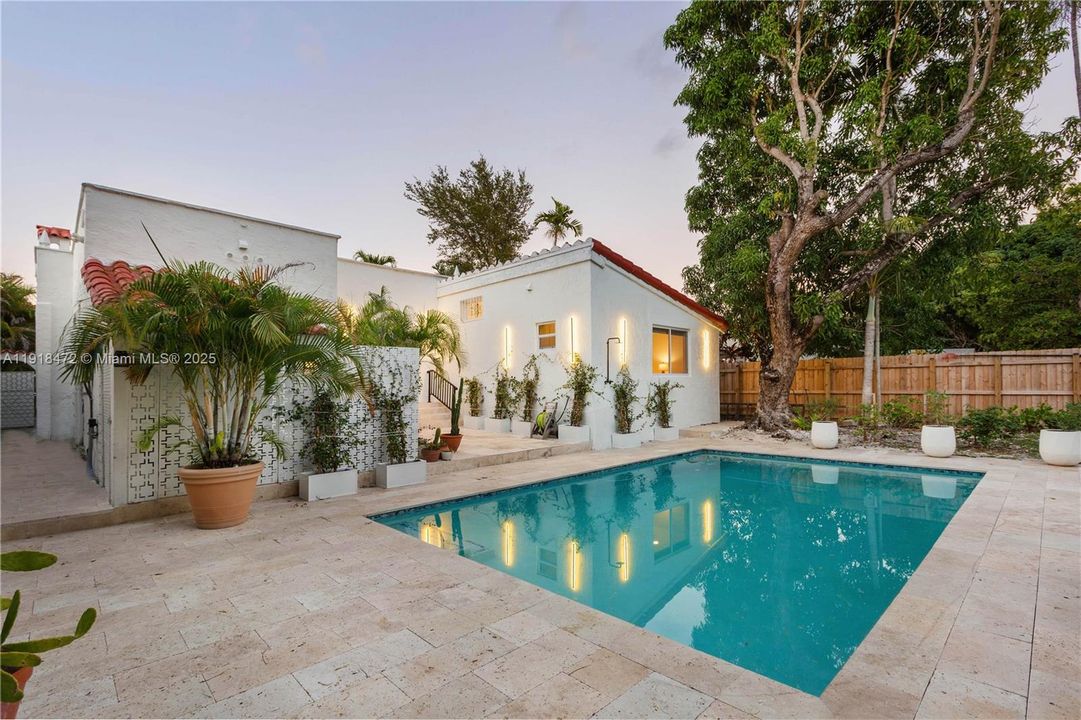 En Venta: $2,198,000 (3 camas, 3 baños, 1978 Pies cuadrados)