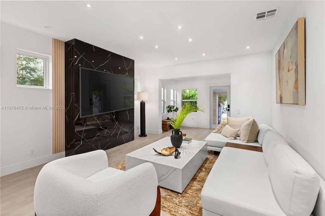 En Venta: $2,198,000 (3 camas, 3 baños, 1978 Pies cuadrados)