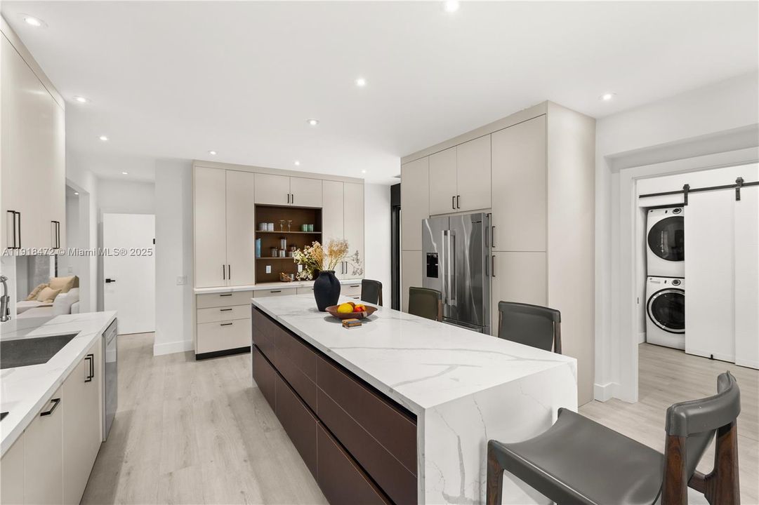 En Venta: $2,198,000 (3 camas, 3 baños, 1978 Pies cuadrados)