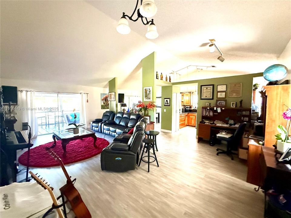 For Sale: $540,000 (3 beds, 2 baths, 1689 Square Feet)