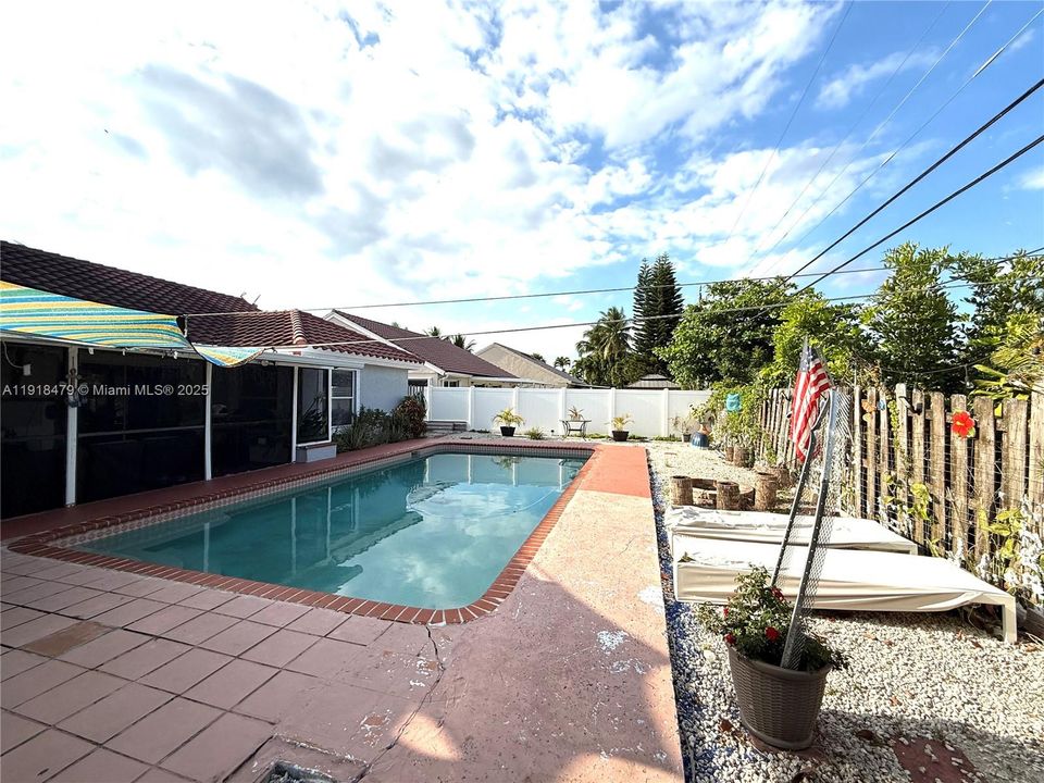 For Sale: $540,000 (3 beds, 2 baths, 1689 Square Feet)