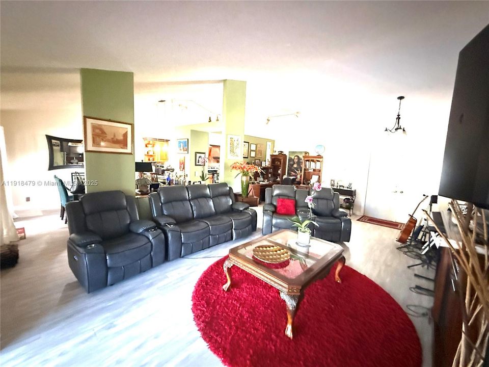 For Sale: $540,000 (3 beds, 2 baths, 1689 Square Feet)