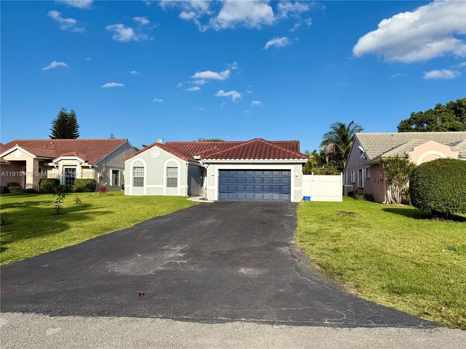 For Sale: $540,000 (3 beds, 2 baths, 1689 Square Feet)