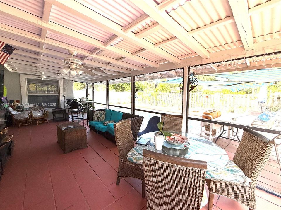 For Sale: $540,000 (3 beds, 2 baths, 1689 Square Feet)