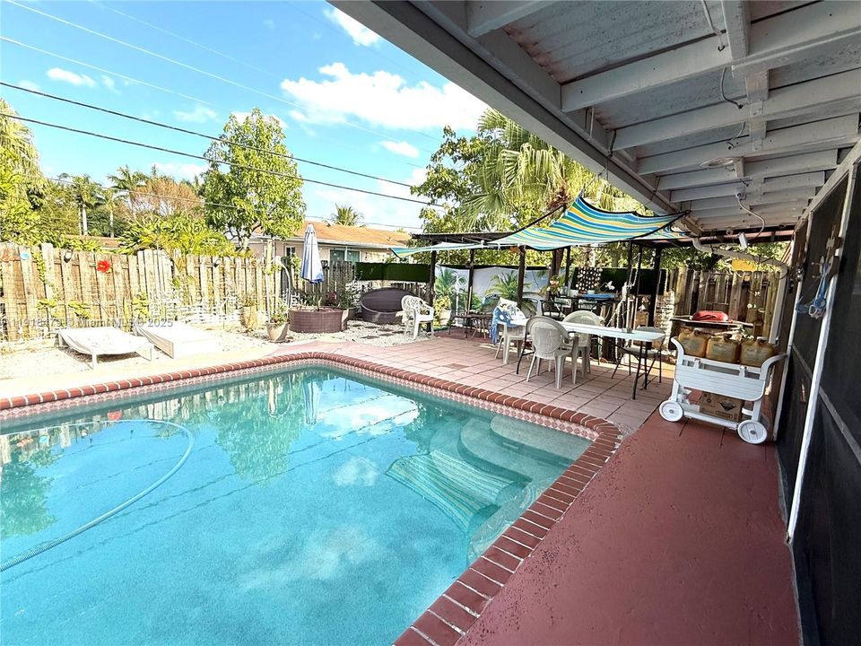 For Sale: $540,000 (3 beds, 2 baths, 1689 Square Feet)