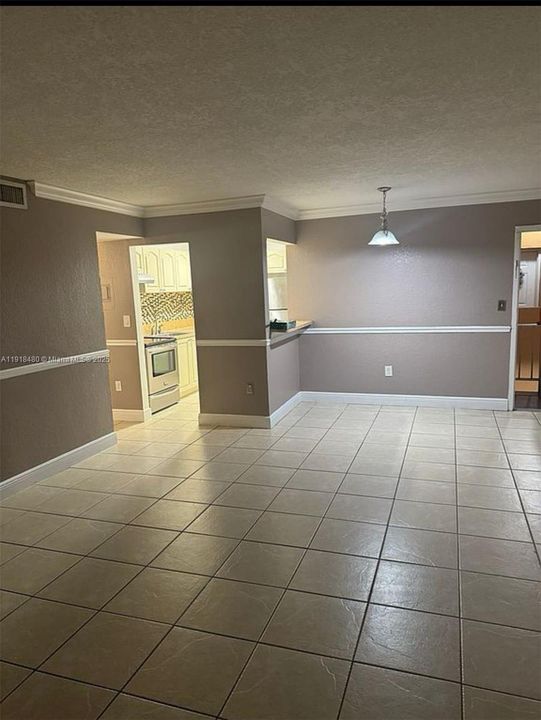 For Sale: $270,000 (2 beds, 1 baths, 878 Square Feet)