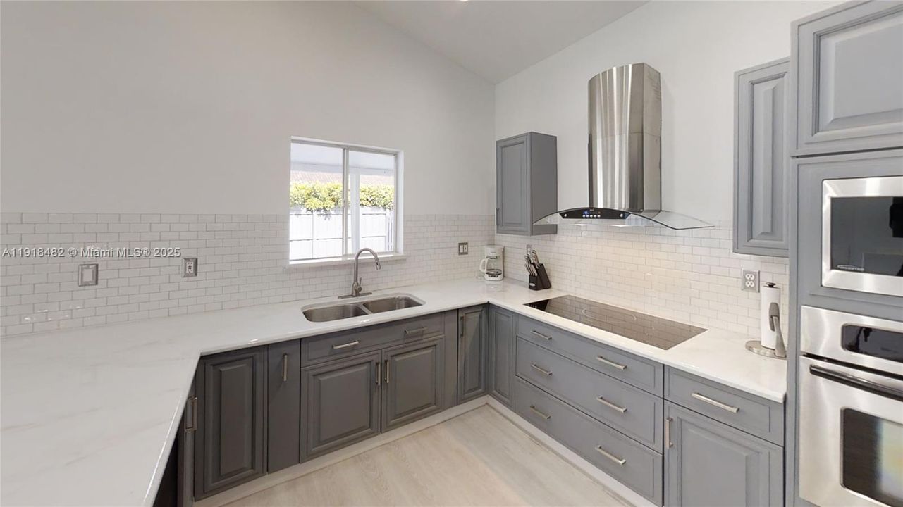 En Renta: $4,400 (3 camas, 2 baños, 1700 Pies cuadrados)