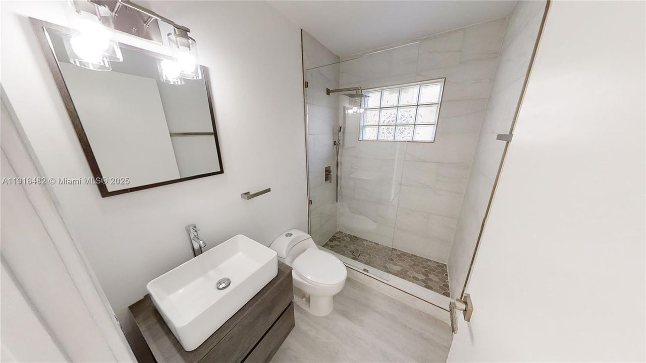 En Renta: $4,400 (3 camas, 2 baños, 1700 Pies cuadrados)