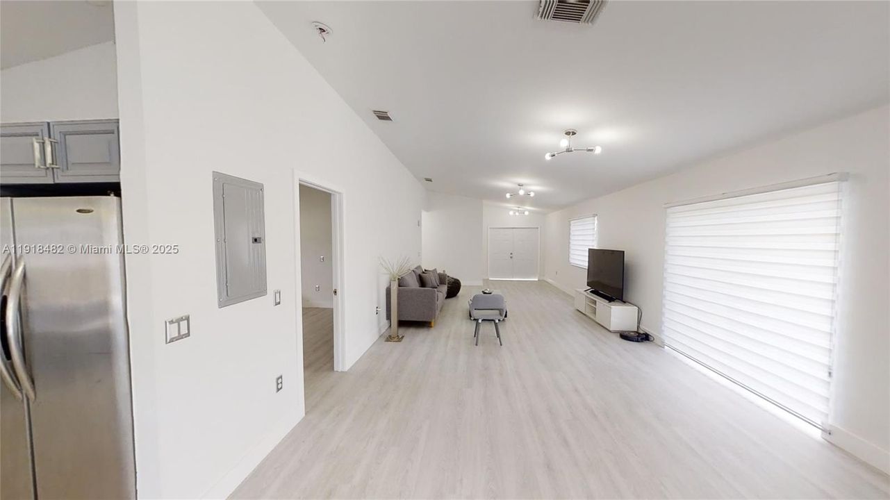 En Renta: $4,400 (3 camas, 2 baños, 1700 Pies cuadrados)