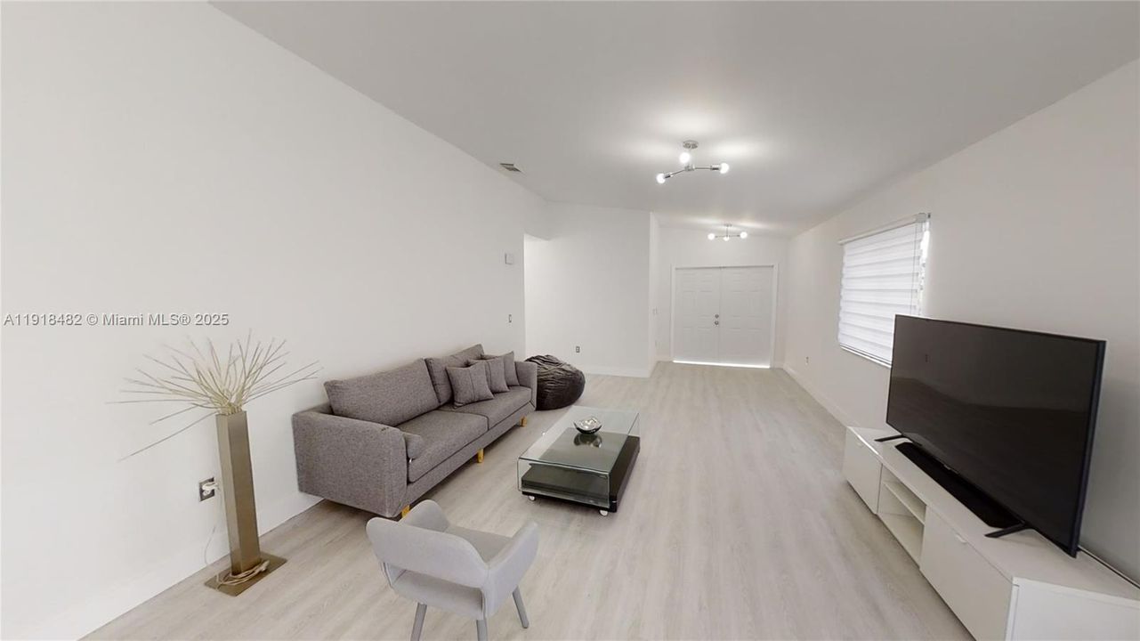 En Renta: $4,400 (3 camas, 2 baños, 1700 Pies cuadrados)