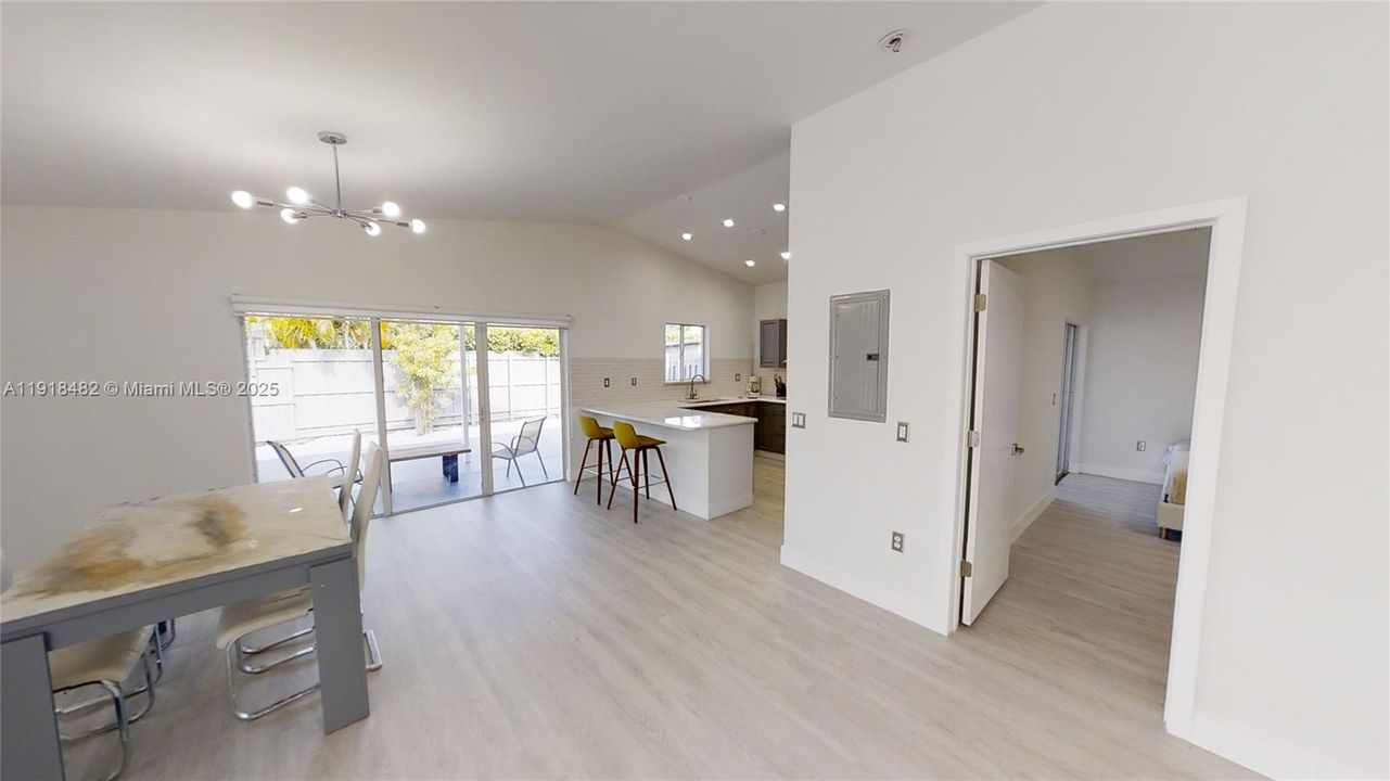 En Renta: $4,400 (3 camas, 2 baños, 1700 Pies cuadrados)