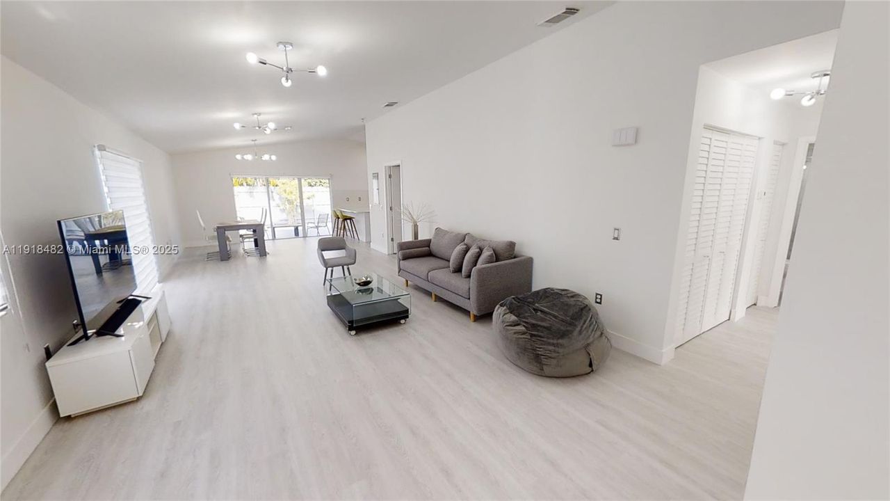 En Renta: $4,400 (3 camas, 2 baños, 1700 Pies cuadrados)