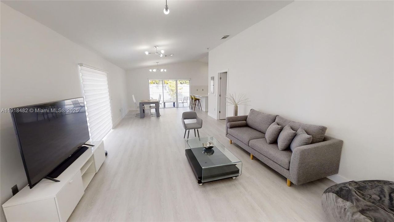 En Renta: $4,400 (3 camas, 2 baños, 1700 Pies cuadrados)