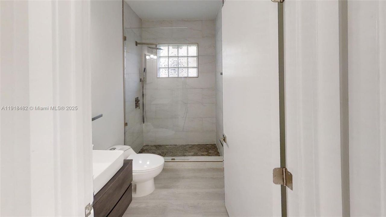 En Renta: $4,400 (3 camas, 2 baños, 1700 Pies cuadrados)