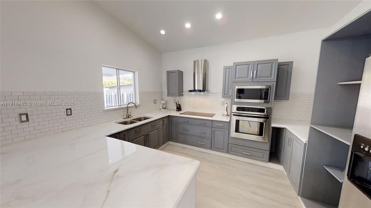 En Renta: $4,400 (3 camas, 2 baños, 1700 Pies cuadrados)