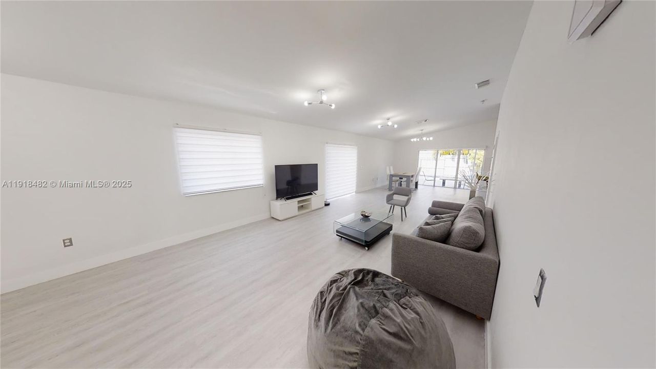 En Renta: $4,400 (3 camas, 2 baños, 1700 Pies cuadrados)