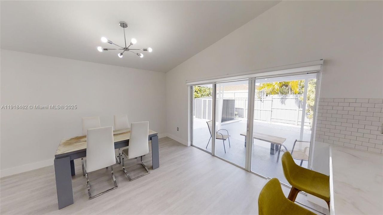 En Renta: $4,400 (3 camas, 2 baños, 1700 Pies cuadrados)