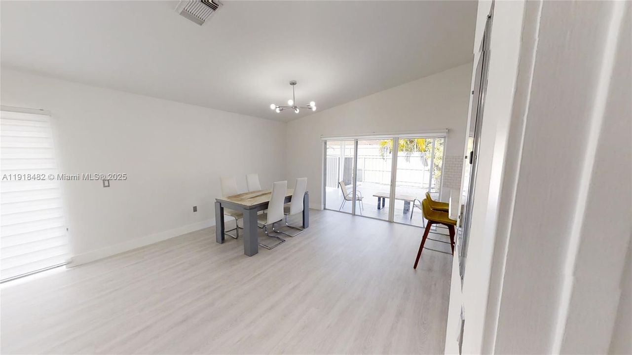 En Renta: $4,400 (3 camas, 2 baños, 1700 Pies cuadrados)