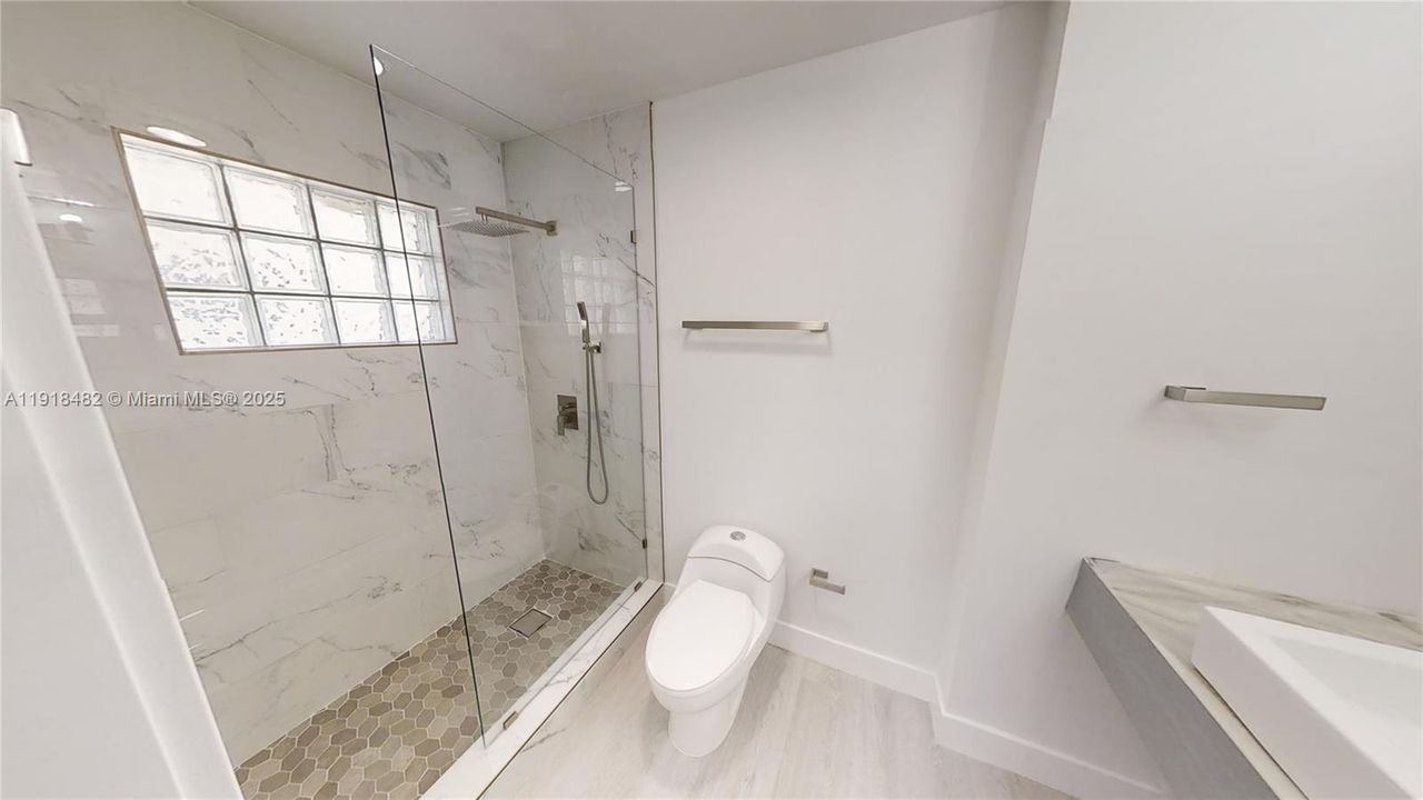 En Renta: $4,400 (3 camas, 2 baños, 1700 Pies cuadrados)