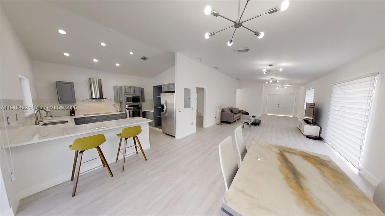 En Renta: $4,400 (3 camas, 2 baños, 1700 Pies cuadrados)