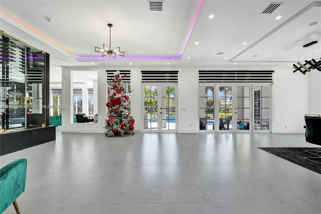 For Sale: $1,699,000 (7 beds, 5 baths, 5585 Square Feet)