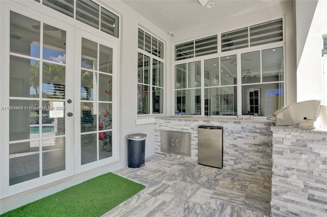 For Sale: $1,699,000 (7 beds, 5 baths, 5585 Square Feet)