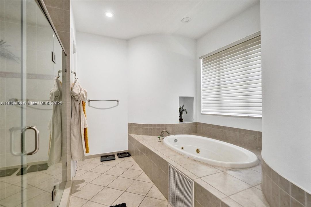 For Sale: $1,699,000 (7 beds, 5 baths, 5585 Square Feet)