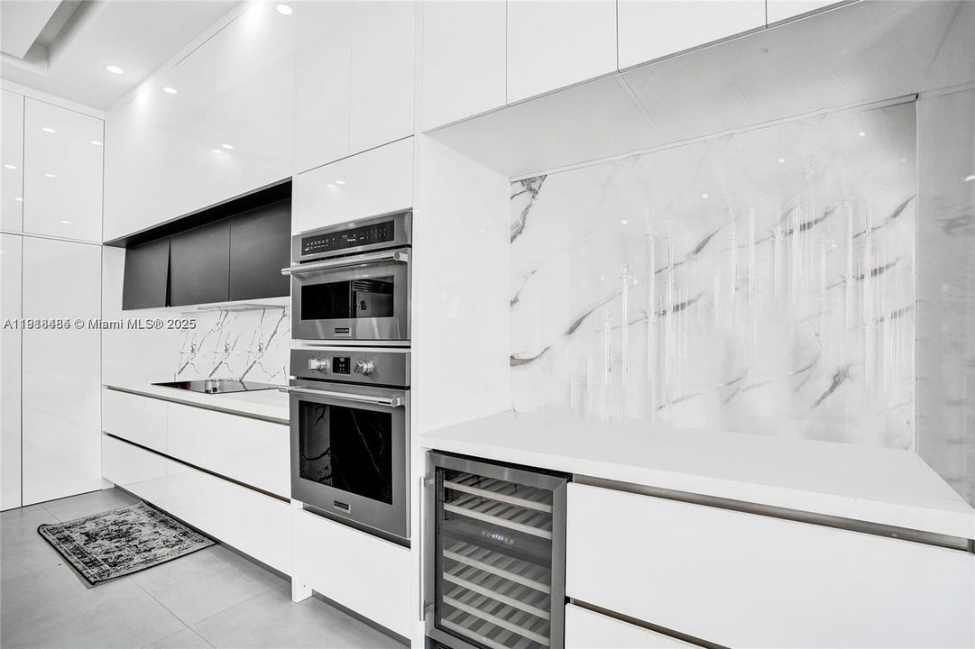 For Sale: $1,699,000 (7 beds, 5 baths, 5585 Square Feet)