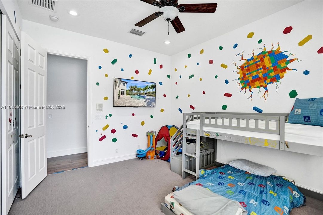 For Sale: $1,699,000 (7 beds, 5 baths, 5585 Square Feet)