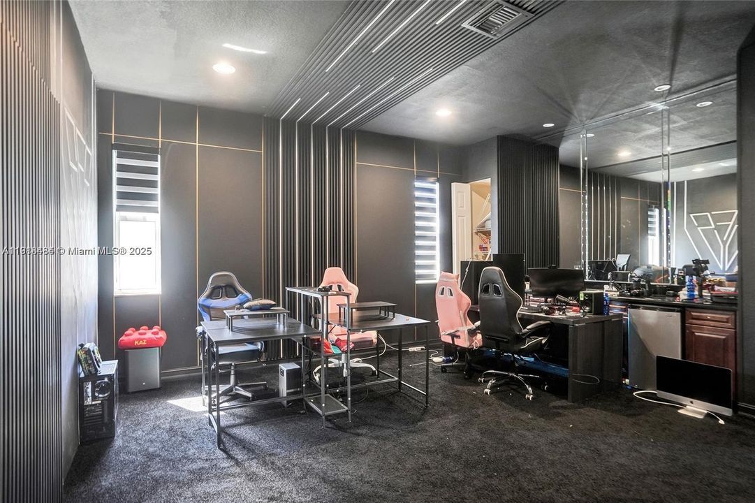 For Sale: $1,699,000 (7 beds, 5 baths, 5585 Square Feet)