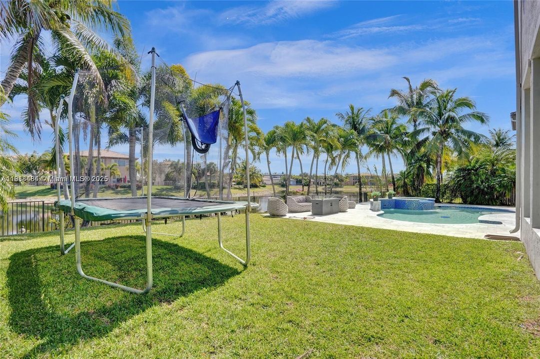 For Sale: $1,699,000 (7 beds, 5 baths, 5585 Square Feet)