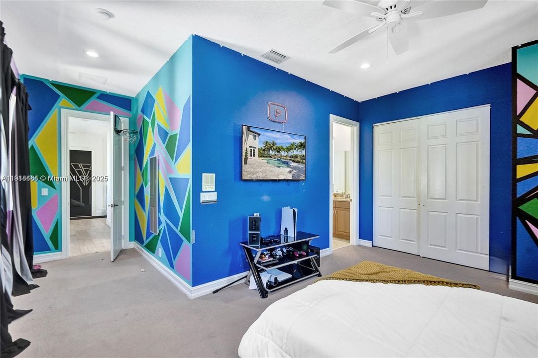 For Sale: $1,699,000 (7 beds, 5 baths, 5585 Square Feet)