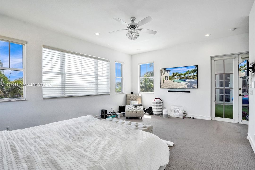 For Sale: $1,699,000 (7 beds, 5 baths, 5585 Square Feet)