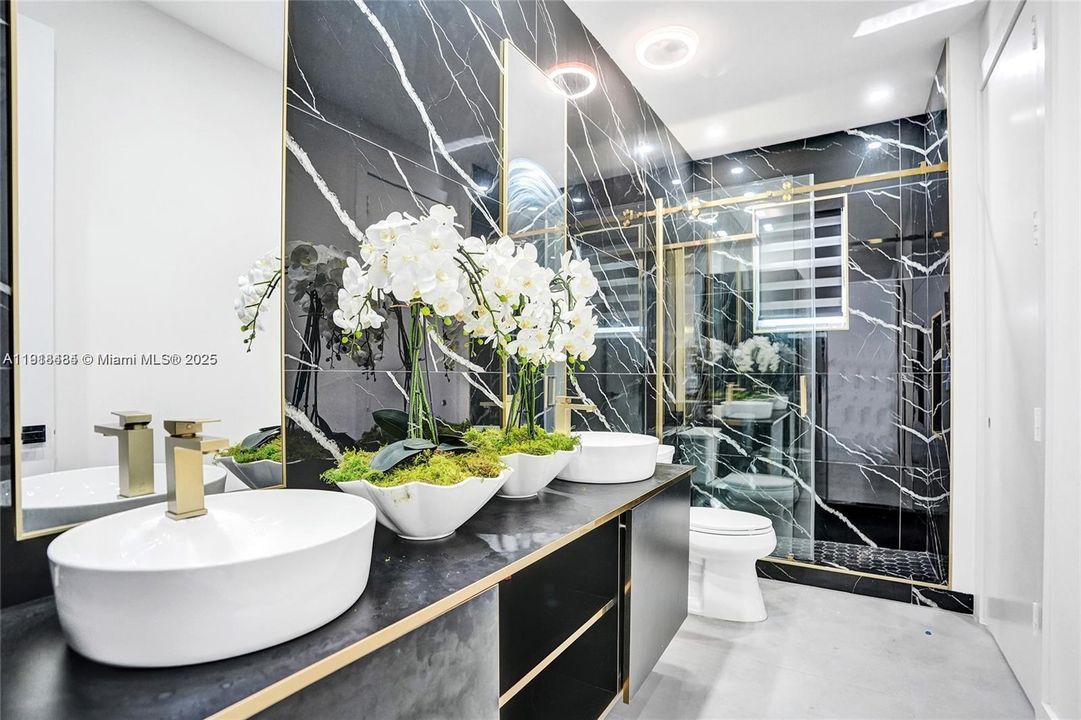 For Sale: $1,699,000 (7 beds, 5 baths, 5585 Square Feet)