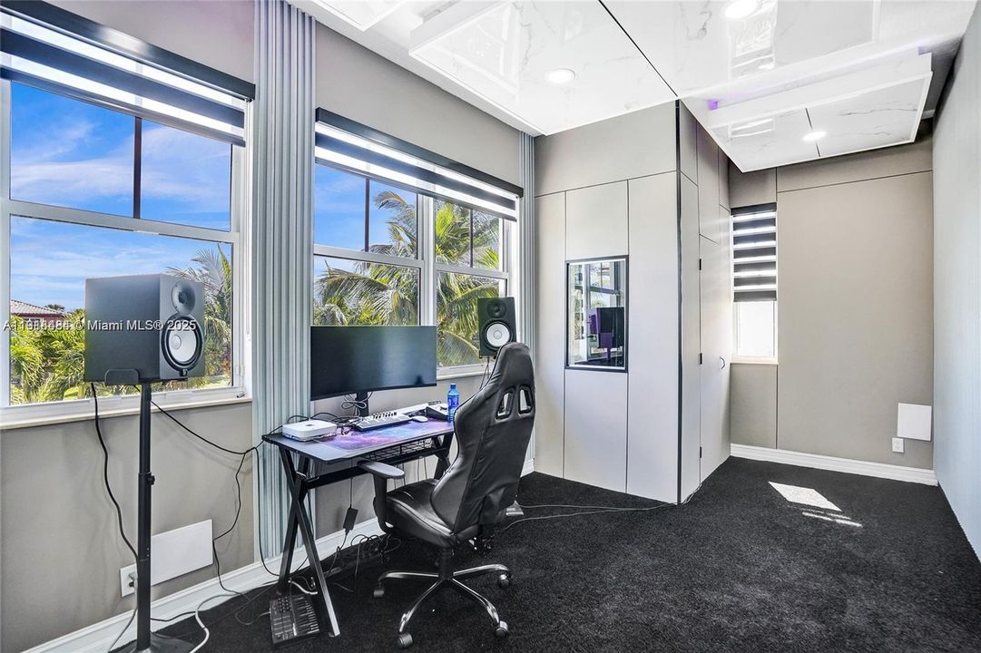 For Sale: $1,699,000 (7 beds, 5 baths, 5585 Square Feet)