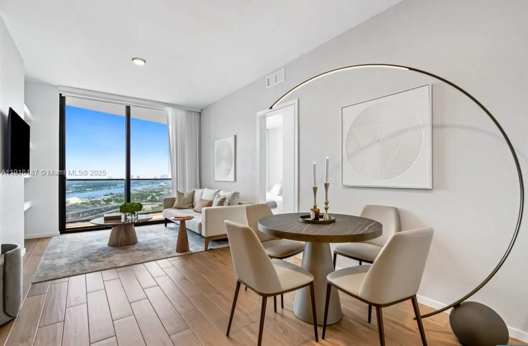 For Sale: $880,000 (1 beds, 1 baths, 509 Square Feet)