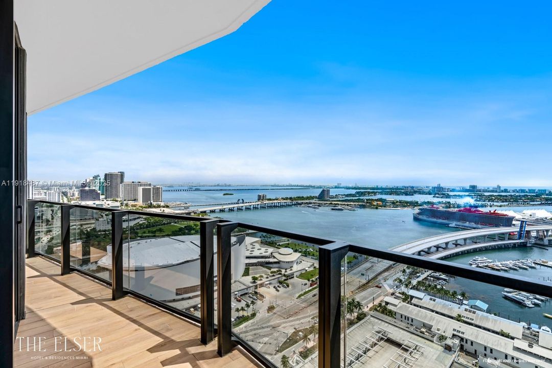 For Sale: $880,000 (1 beds, 1 baths, 509 Square Feet)