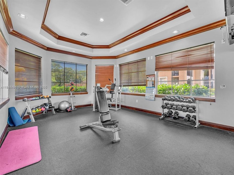 Active With Contract: $2,250 (2 beds, 2 baths, 966 Square Feet)