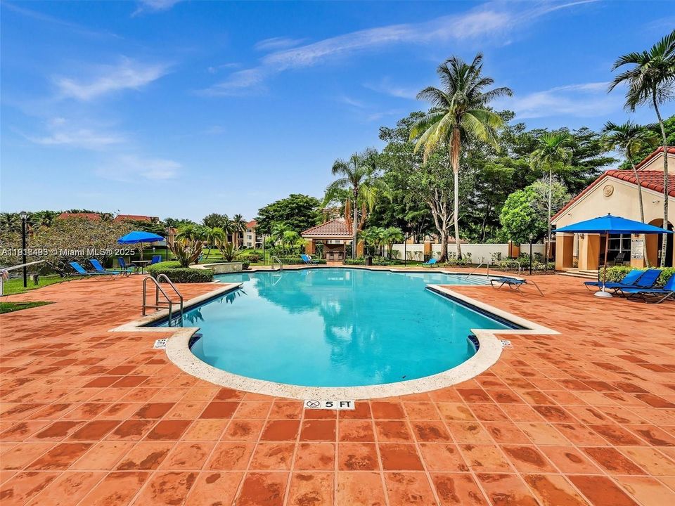 Active With Contract: $2,250 (2 beds, 2 baths, 966 Square Feet)