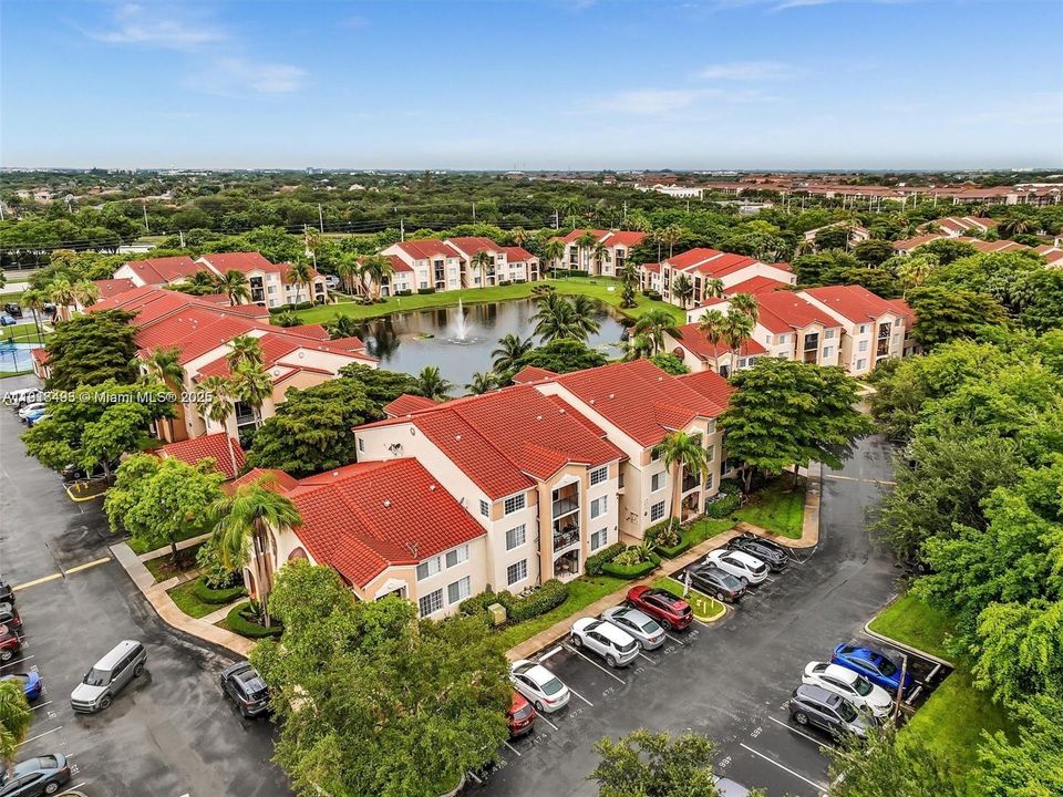 Active With Contract: $2,250 (2 beds, 2 baths, 966 Square Feet)