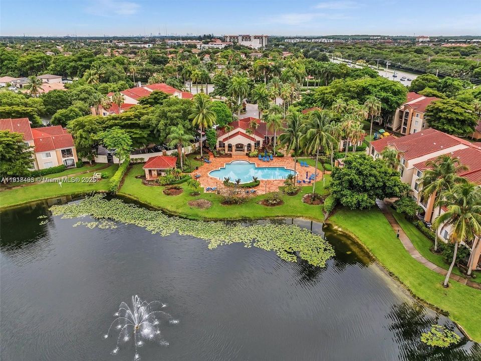 Active With Contract: $2,250 (2 beds, 2 baths, 966 Square Feet)