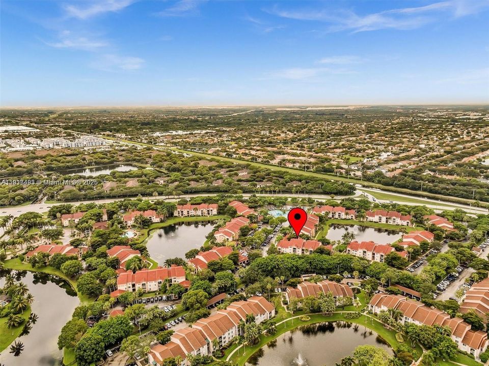 Active With Contract: $2,250 (2 beds, 2 baths, 966 Square Feet)