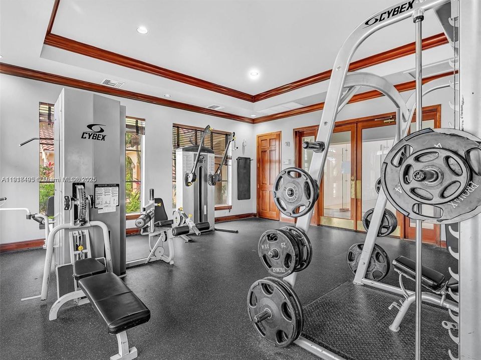 Active With Contract: $2,250 (2 beds, 2 baths, 966 Square Feet)