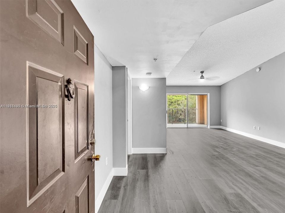 Active With Contract: $2,250 (2 beds, 2 baths, 966 Square Feet)