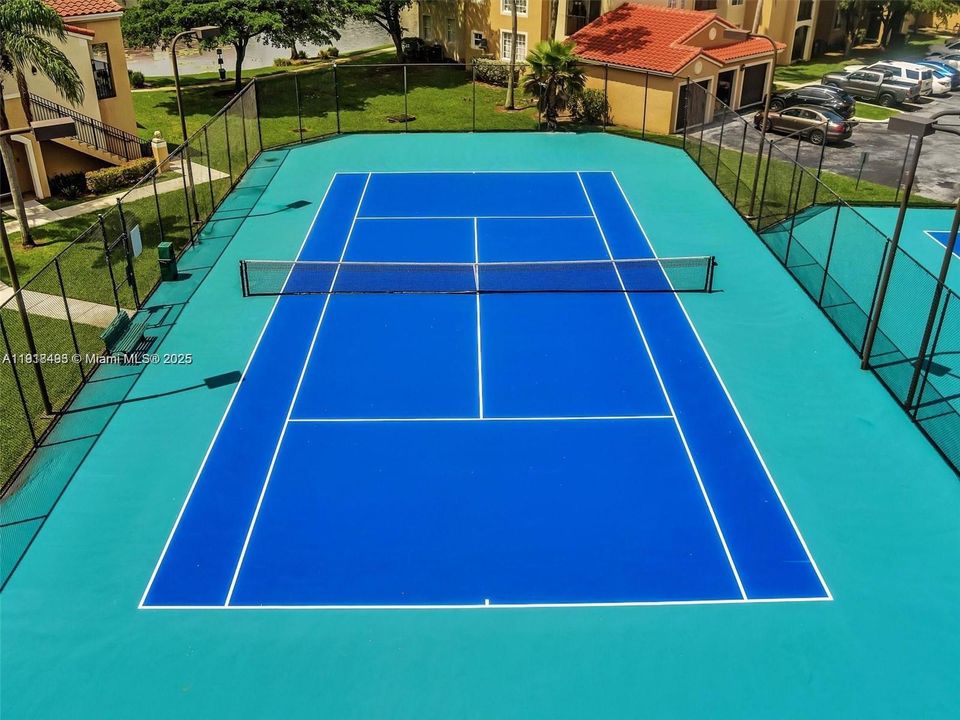 Active With Contract: $2,250 (2 beds, 2 baths, 966 Square Feet)