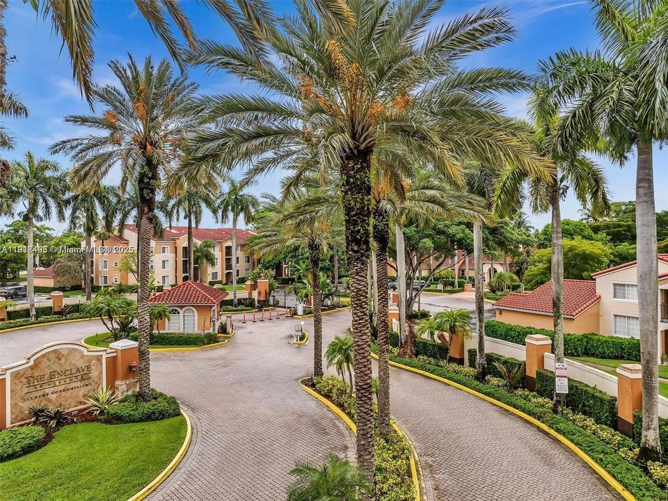 Active With Contract: $2,250 (2 beds, 2 baths, 966 Square Feet)