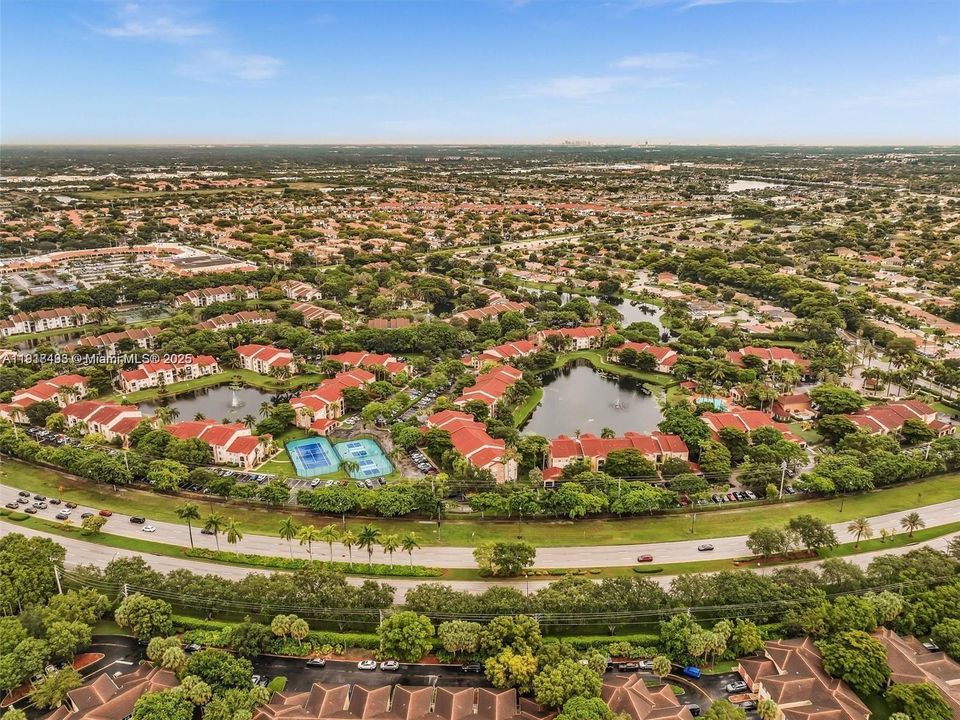 Active With Contract: $2,250 (2 beds, 2 baths, 966 Square Feet)