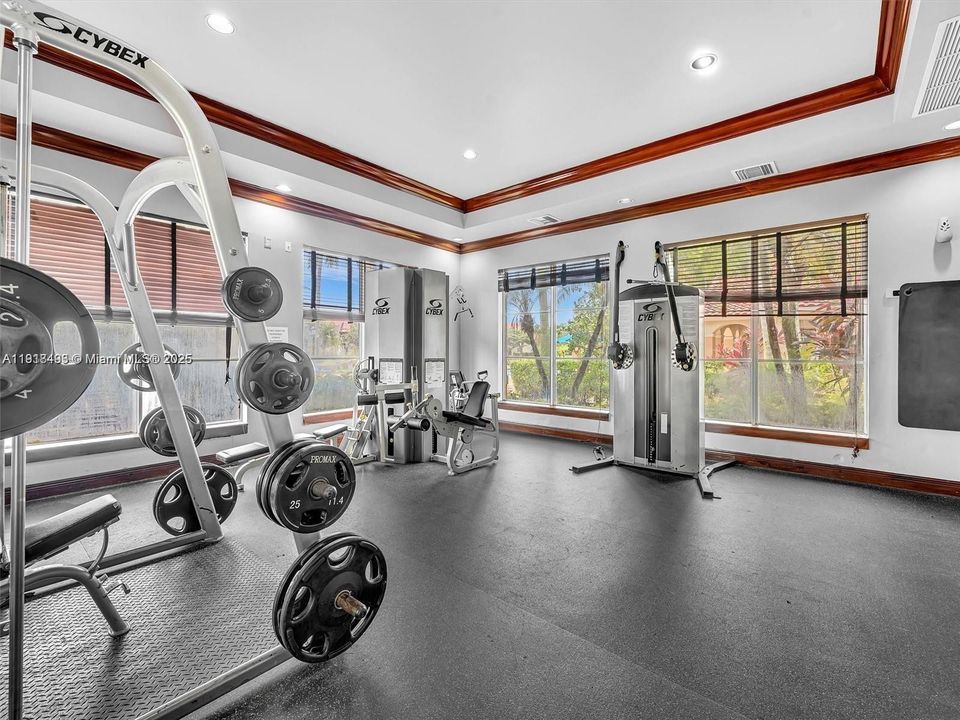 Active With Contract: $2,250 (2 beds, 2 baths, 966 Square Feet)