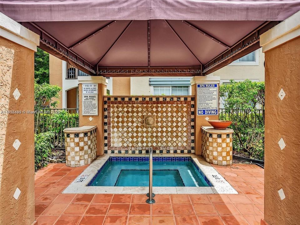 Active With Contract: $2,250 (2 beds, 2 baths, 966 Square Feet)