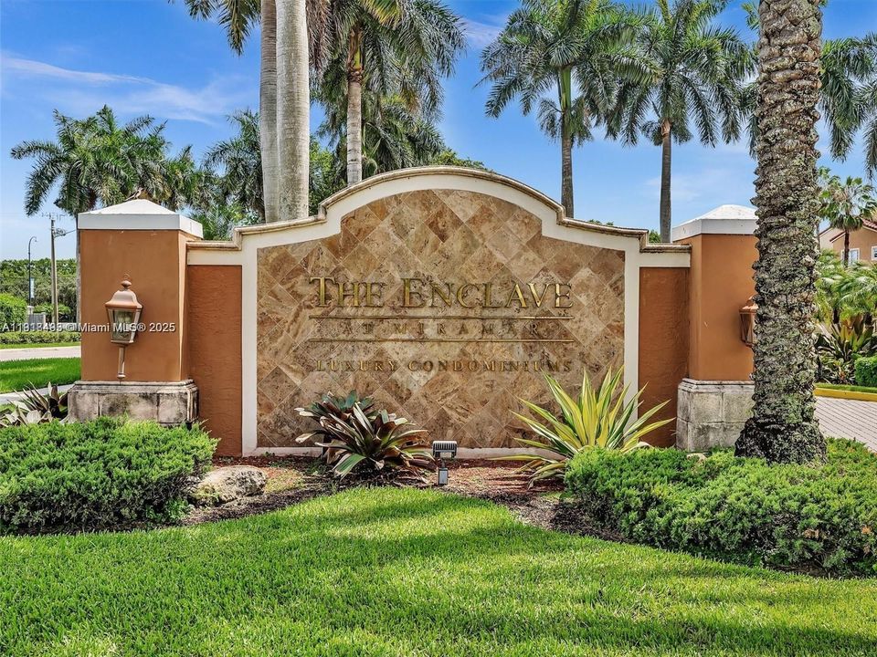 Active With Contract: $2,250 (2 beds, 2 baths, 966 Square Feet)